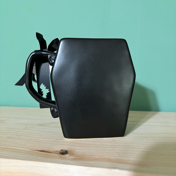 NWT Rae Dunn Ceramic TRICK OR TREAT Coffin Shaped Mug Black & White Bats - Picture 4 of 7